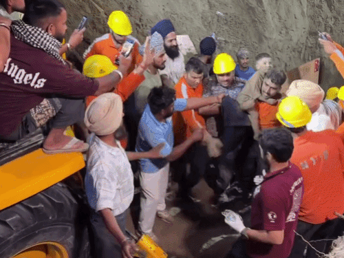 Hoshiarpur Borwell Child Rescue | 4 JCB Digging Underway