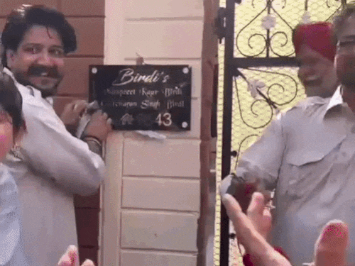 लुधियाना- सगे भाईयों ने इकलौती बहन को घर गिफ्ट किया:175 गज में बना, कीमत करीब ₹50 लाख; सरप्राइज देख तो फूट-फूटकर रोई