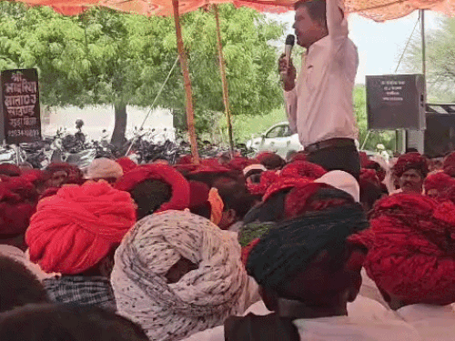 शादी में दूल्हे ने दाढ़ी रखी तो ढाई लाख जुर्माना:गुर्जर महापंचायत में फैसला; बाल विवाह-मृत्युभोज पर भी रोक; कार्यक्रमों में नशा नहीं परोसा जाएगा