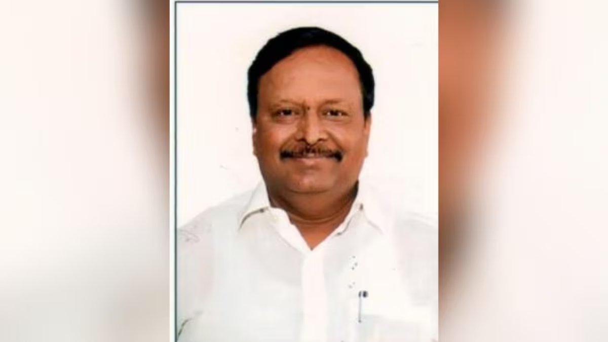 एएमएमके के एकमात्र विधायक एस कामराज को विजय के नेतृत्व वाली टीवीके सरकार को समर्थन देने के लिए अयोग्यता का सामना करना पड़ रहा है | भारत समाचार
