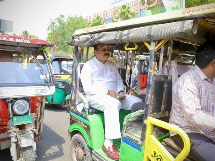 पीएम की बचत की अपील,दिल्ली में मंत्री ई-रिक्शा से चले:MP- जज साइकिल से हाईकोर्ट पहुंचे, CM का काफिला घटा; यूपी में वर्क फ्रॉम होम