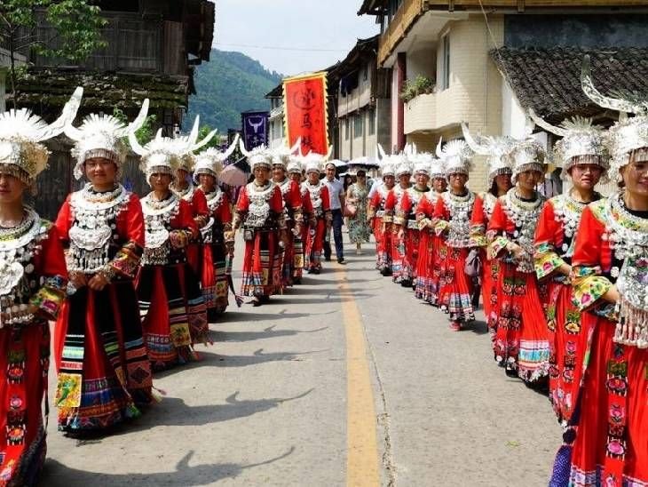 अनूठी परंपरा; मियाओ सिस्टर्स फेस्टिवल:रंग-बिरंगे चावलों से बयां होता है दिल का हाल, 'सिस्टर्स राइस' देकर युवतियों ने चुना हमसफर