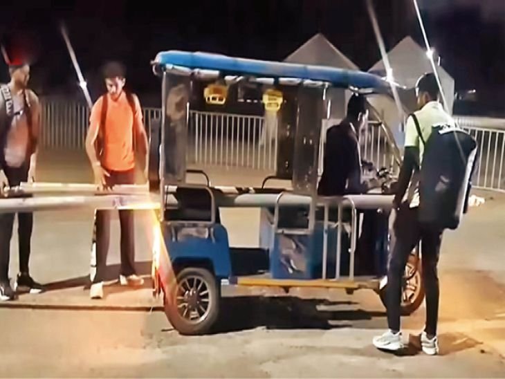 Bhopal athlete Dev won gold with a national record, Kuldeep won silver, then had to carry poles in an e-rickshaw.