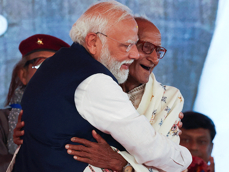 माखनलाल सरकार, जिनसे मोदी ने आशीर्वाद लिया, फिर गले लगाया:74 साल पहले श्यामा प्रसाद मुखर्जी से जुड़े, कश्मीर में तिरंगा आंदोलन में जेल गए