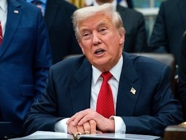 ट्रम्प ने यूरोपीय यूनियन की कार-ट्रकों पर 25% टैरिफ लगाया:कहा- व्यापार समझौते का पालन नहीं कर रहे, छूट चाहिए तो अमेरिका में मैन्युफैक्चरिंग करो