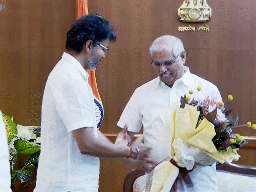 विजय की सरकार बनने पर अब भी पेंच:TVK को 116 विधायकों का समर्थन, 2 अब भी बाकी; आज होने वाली शपथ कैंसिल