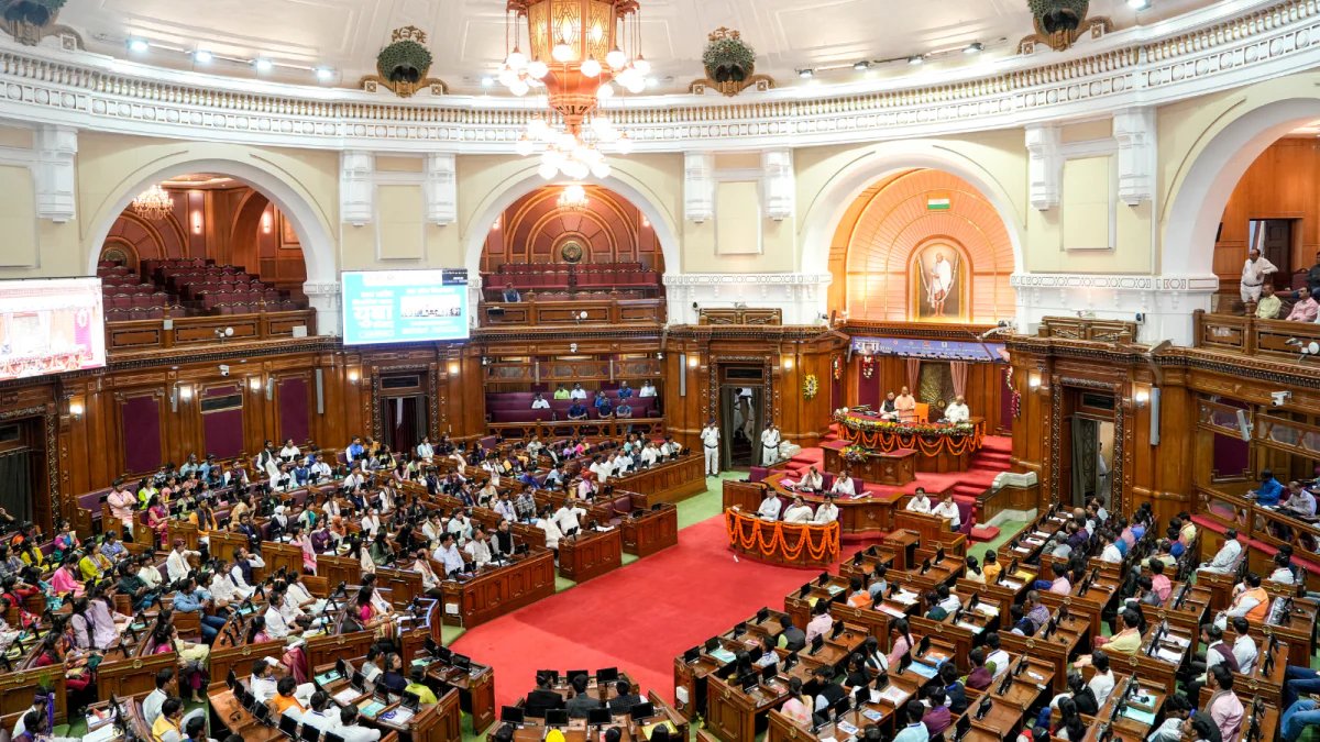 Gujarat Titans' Rahul Tewatia hits a boundary during the Indian Premier League cricket match between Gujarat Titans and Royal Challengers Bengaluru in Ahmedabad, India, Thursday, April 30, 2026. (AP Photo/Ajit Solanki)