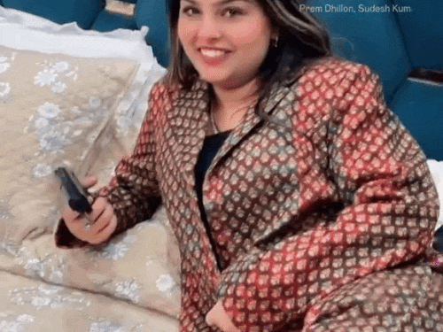 गन कल्चर मामले में फंसी पंजाबी सूफी सिंगर:रितु नूरां का हाथ में पिस्तौल लेकर वीडियो वायरल; पारिवारिक विवाद के बाद नया संकट