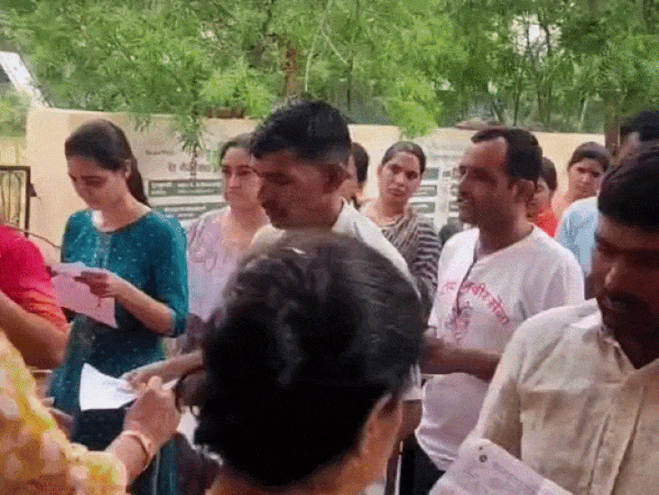 लेक्चरर और कोच प्रतियोगी परीक्षा-2025 शुरू:चेकिंग कर एक घंटे पहले दी गई एंट्री; 15 जिलों में बनाए 368 सेंटर