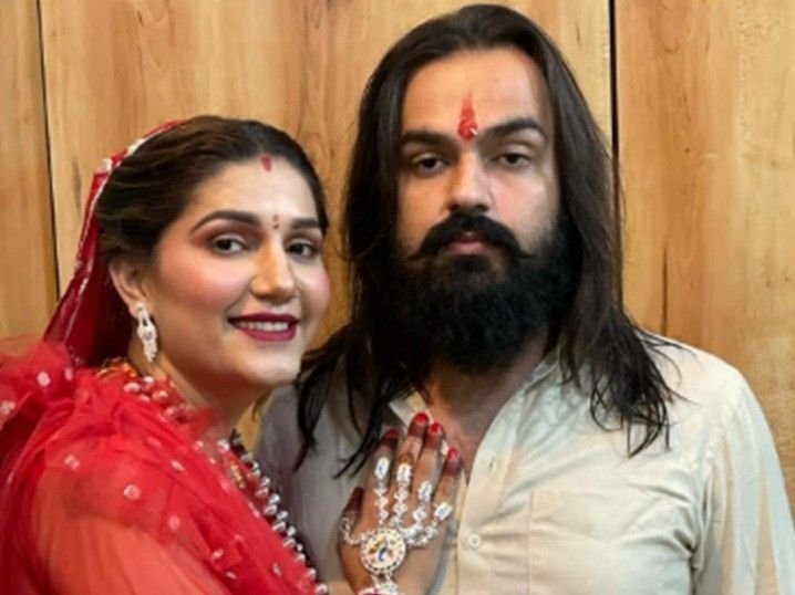 हरियाणवी डांसर सपना चौधरी ने मारपीट के बाद ससुराल छोड़ा:कोर्ट ने पति वीर साहू के मिलने पर रोक लगाई; 2020 में लव मैरिज की थी