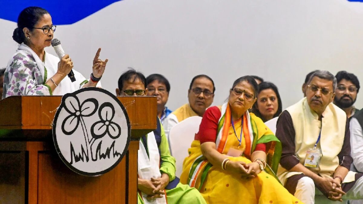 ममता को अब तक का सबसे बड़ा झटका: 20 टीएमसी सांसदों ने लोकसभा अध्यक्ष को पत्र लिखकर एनडीए में प्रवेश की मांग की, काकोली घोष ने विद्रोह का नेतृत्व किया | भारत समाचार