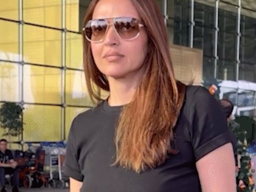 हॉरर-कॉमेडी फिल्म में नजर आएंगी ईशा देओल:फिल्म 'घूंघट' का एलान; पुरानी मान्यताओं को चुनौती देगी कहानी
