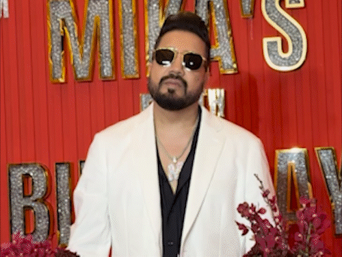 Mika Singh Turns 50 | Sonu Nigam, Kapil Sharma, Hema Malini Party