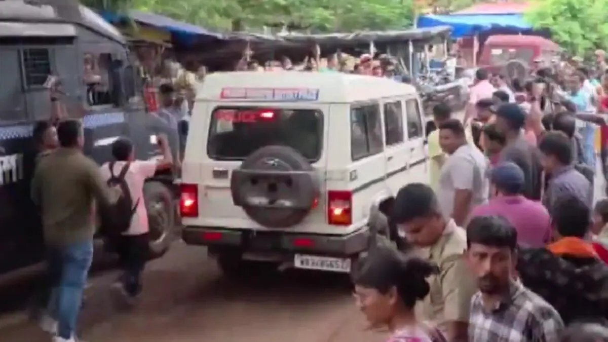 एक दिन में अंडे फेंकने की तीन घटनाएं: पूरे बंगाल में टीएमसी नेताओं को जनता के गुस्से का सामना करना पड़ा | भारत समाचार

