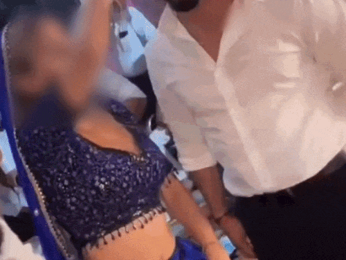 अब हरियाणवी सिंगर डिंपल चौधरी का आपत्तिजक VIDEO सामने आया:युवक के प्राइवेट पार्ट पर नोट लगाकर अश्लील हरकत की; ट्रोलर्स बोले-खुद वल्गैरिटी को बढ़ावा दिया