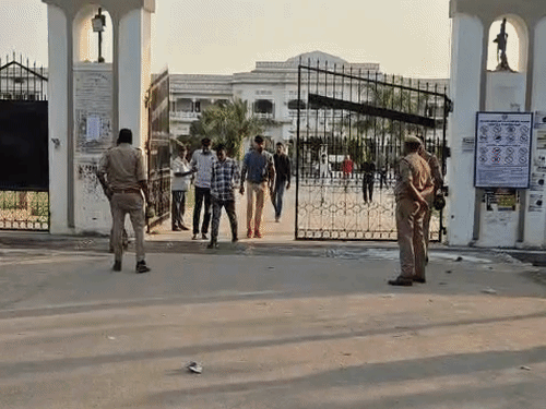यूपी होमगार्ड भर्ती परीक्षा का रिजल्ट जारी:41424 पदों के लिए दो महीने पहले हुआ था एग्जाम, 2.6 गुना कैडिडेट पास