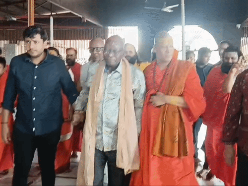 दक्षिण अफ्रीका के पूर्व राष्ट्रपति ने हरिद्वार में की पूजा:सिद्धपीठ से नवंबर में होने वाले चुनाव में जीत की कामना की, पहली बार आए उत्तराखंड