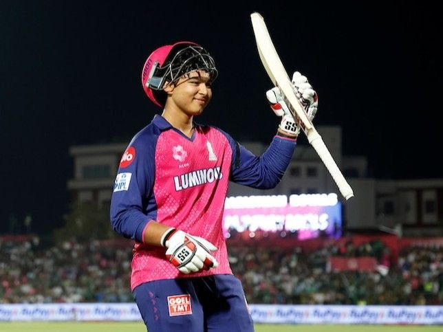 वैभव ने 13 सिक्स का वादा किया, 10 लगा दिए:जोफ्रा आर्चर के सामने बैटिंग की हिम्मत दिखाई; कुमार संगकारा ने सुनाए किस्से
