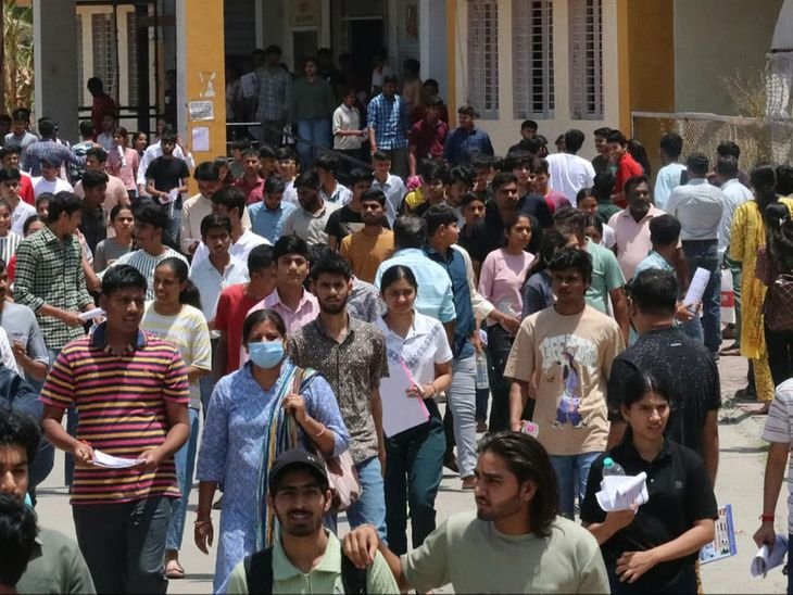 महाराष्ट्र में TET पेपर लीक, एग्जाम कल होना था:पेपर ठाणे से बरामद हुआ, अब परीक्षा रद्द हो सकती है; पुलिस ने आरोपियों को पकड़ा