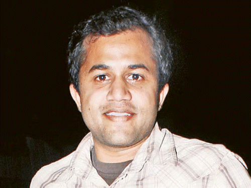 3 इडियट्स के 'चतुर' सोनम वांगचुक के समर्थन में आए:एक्टर ओमी वैद्य बोले- मैं नहीं चाहता कि फुंसुख वांगडू मर जाए, वह जिंदा रहें