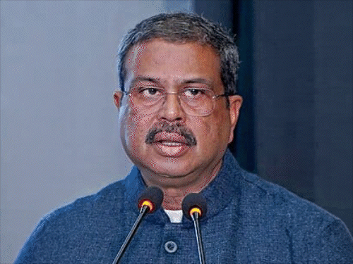 धर्मेंद्र प्रधान के इस्तीफे पर बॉलीवुड का रिएक्शन:प्रकाश राज बोले- आपने सरकार को घुटनों पर ला दिया'; वीर दास ने कहा- अब जश्न मनाइए