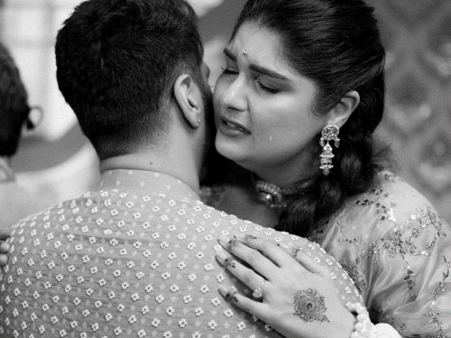 Brother Arjun Kapoor Hugs, Kalira Falls!