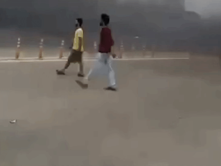 नेपाल में सांप्रदायिक हिंसा भड़की, 2 लोगों की मौत:कई जिलों में कर्फ्यू लगा; कांवर यात्रा के दौरान डीजे बजाने को लेकर विवाद हुआ था