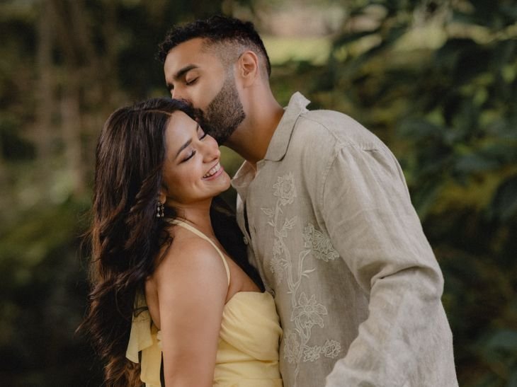 Jia Shankar Gets Engaged to Boyfriend Karan