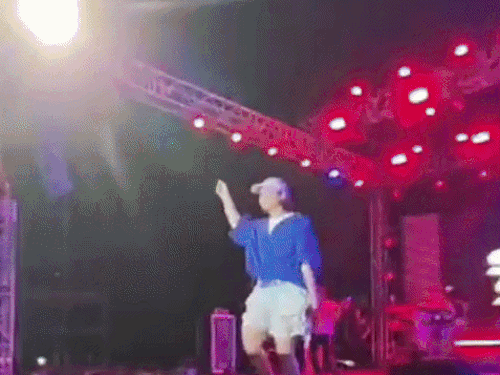 फरीदाबाद के कॉलेज में सिंगर सुनंदा शर्मा ने मचाया धमाल:झूम उठे स्टूडेंट्स, तालियों-सीटियों से गूंजा परिसर; पंजाबी सुरों से सजी शाम
