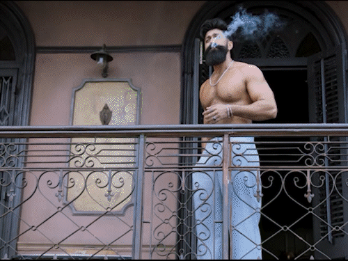 ट्रेलर रिव्यू: टॉक्सिक:यश का स्वैग और खतरनाक एक्शन खूब, लेकिन कहानी अब भी उलझी; स्टारडम के भरोसे कितनी चलेगी फिल्म