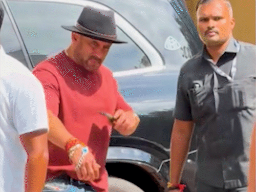 Salman Khan Rakshabandhan Celebration | Actor Shares Wrist Photo