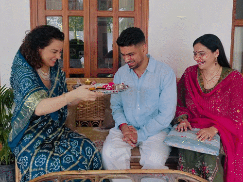 Kriti Sanon & Nupur Sanon Rakshabandhan Celebration