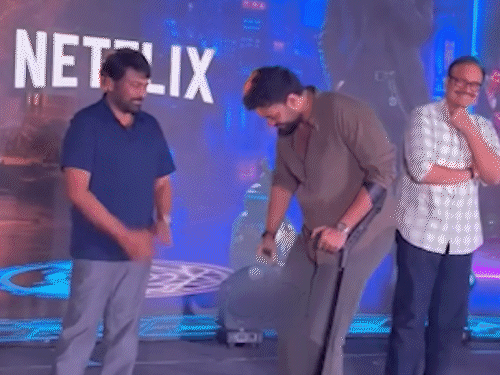 Chiranjeevi Meets Poti Mama | Actor Gets Emotional at Event