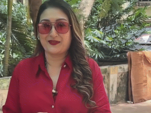 'बेटी की उम्र की लड़की के साथ घूम रहा है':शर्म आनी चाहिए, शुगर डैडी बन गया; गोविंदा पर भड़कीं पत्नी सुनीता आहूजा