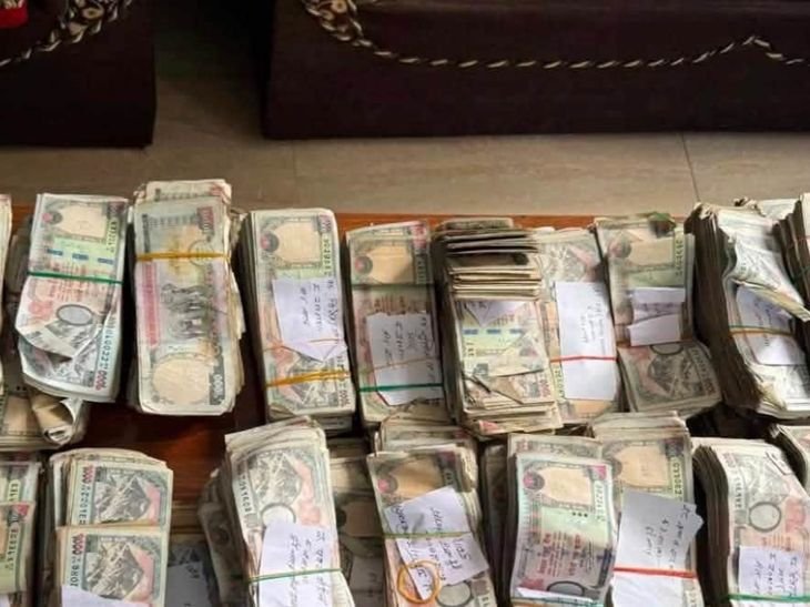नेपाल बाढ़ में बैंक का लॉकर बहा, ₹57 लाख लूटे:सेफ तोड़कर कैश निकालने के आरोप में 29 हिरासत में