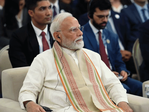 उज्बेकिस्तान में पीएम मोदी ने छात्रों से बात की:स्टूडेंट्स ने हिंदी में सुनाया कविताएं; मोदी बोले- ये मेरे दिल की भावनाएं जैसी