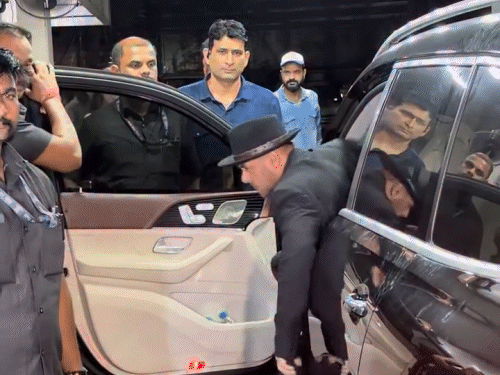 Salman Khan Scolds Paparazzi at Sohail Khan Party in Mumbai