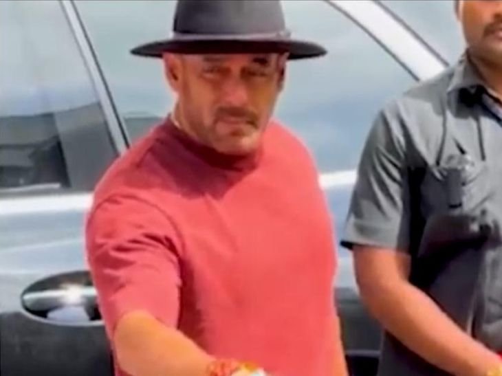 Salman Khan Rakshabandhan Celebration | Actor Shares Wrist Photo