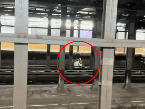 न्यूयॉर्क में भारतीय मूल की महिला को ट्रेन ने कुचला:दोस्त के साथ ट्रेक पर बैठी थी; ट्रेन ऑपरेटर बोला- महिला हंस रही थी