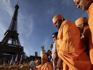 फ्रांस में कर्मचारियों की हड़ताल से एफिल टॉवर बंद रहा:आरोप- हिंदू संगठन के दौरे पर महिला कर्मचारियों को हटाया