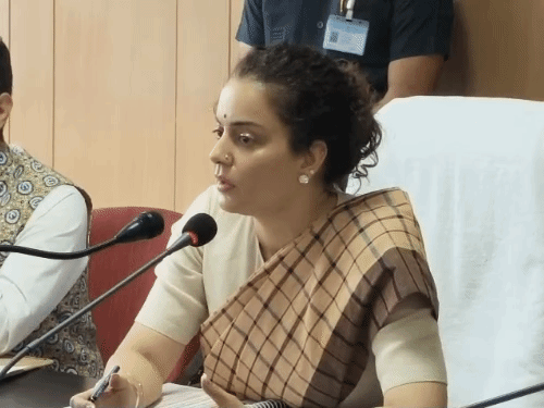 Kangana Ranaut Scolds BDOs in Mandi Meeting Over MP Fund Usage