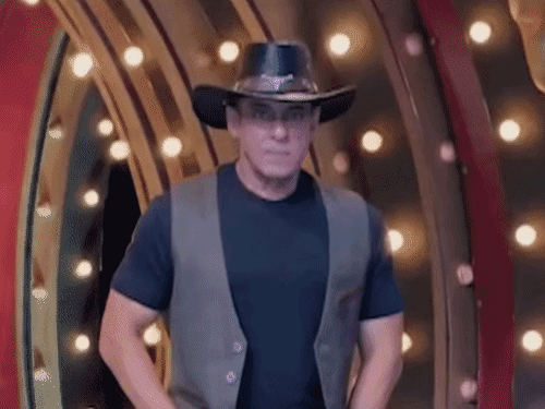 पैपराजी पर भड़के सलमान खान:पोज देने की डिमांड पर फटकारा, बिग बॉस 20 की शूटिंग शुरू की, पहले भी लगा चुके हैं ऐसे ही डांट