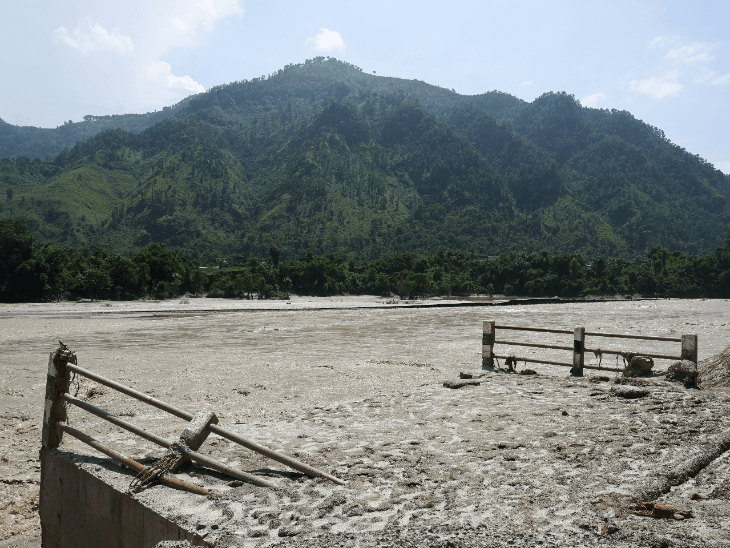 नेपाल में भारी बारिश और आंधी का अलर्ट:हिमालयी इलाकों में बर्फबारी की संभावना; बाढ़ से अब तक 1,377 की मौत, 5,326 लापता