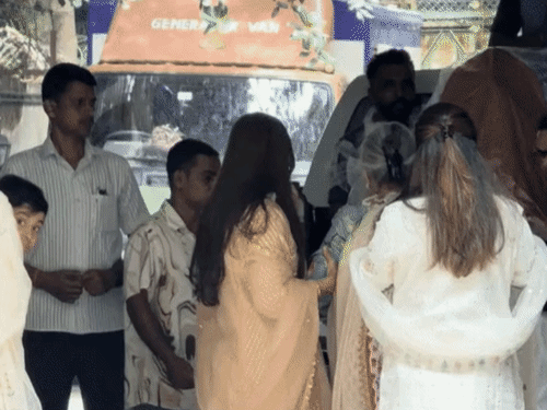 सोहेल खान के घर हुई गणपति पूजा:बहन अर्पिता-अलवीरा समेत पूरा खान परिवार पहुंचा, विसर्जन में शामिल हो सकते हैं सलमान