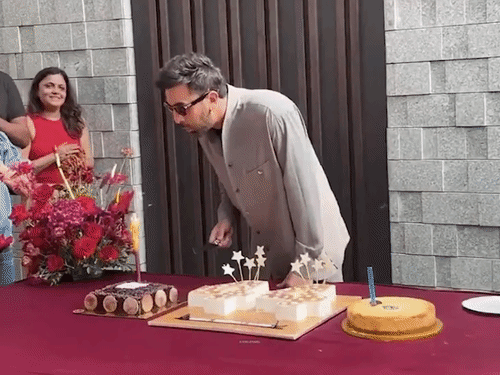 Ranbir Kapoor Birthday Celebration | Bandra Bungalow Alia Bhatt Fans