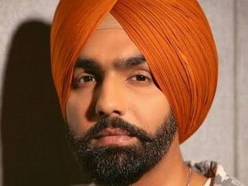 पंजाबी सिंगर एमी विर्क की गाड़ी पर फायरिंग:कनाडा में शो के बाद 7 गोलियां चलाई गईं, रोल्स रॉयस में होने से बचे