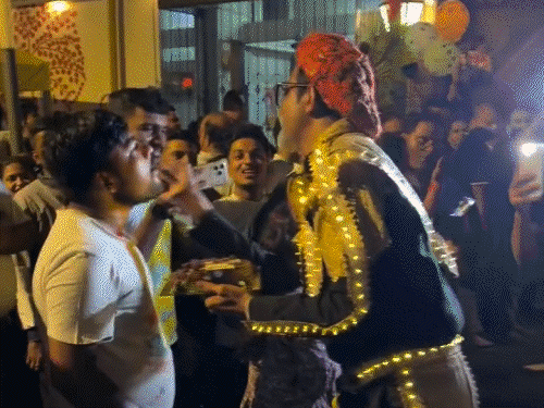 Amitabh Bachchan 84th Birthday | Fans Gather at Jalsa Mumbai Celebration