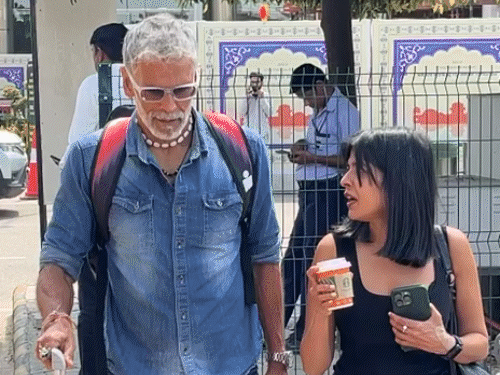 जयपुर एयरपोर्ट पर साथ दिखे एक्ट्रेस पलक तिवारी-एक्टर इब्राहिम:एक गाड़ी में रणथंभौर के लिए हुए रवाना; फैन से मिलिंद सोमन बोले- 20 पुशअप करो