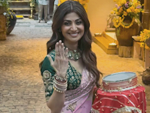 Karwa Chauth 2026: Anil Kapoor Mumbai Home Celebration