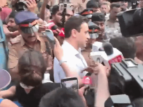 एक्टर इमरान खान पर मुंबई में FIR दर्ज:CJP प्रदर्शन में पुलिस ने डिटेन किया था; रिहाई के बाद गर्लफ्रेंड बोलीं- पुलिस ने कैब नहीं करने दी